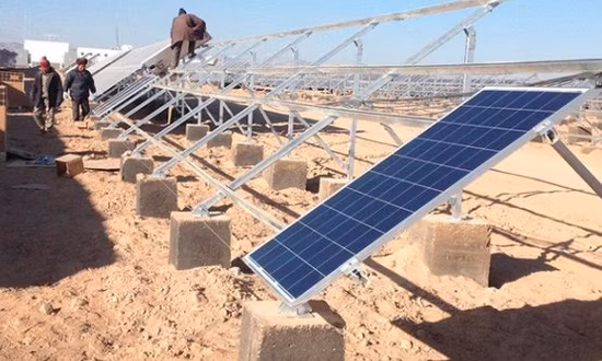 Soporte de montaje solar a tierra Estructura de acero Zinc Aluminio Magnesio Soporte fotovoltaico en forma de U Soporte de soporte de montaje de panel solar resistente a la corrosión
